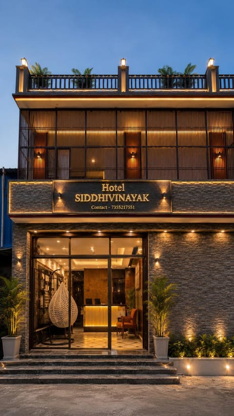 Facade/entrance