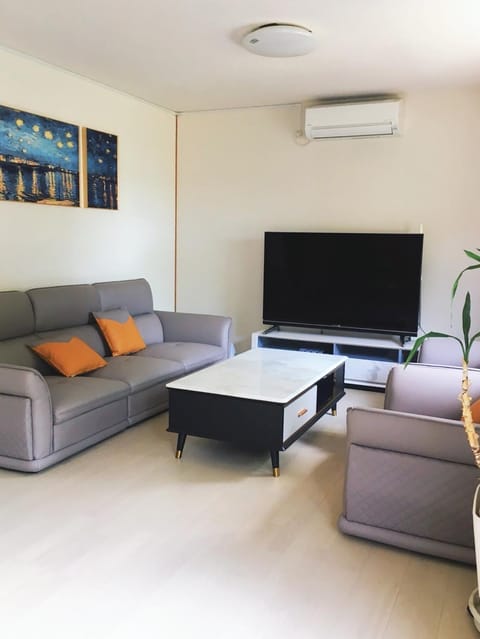 Communal lounge/ TV room, TV and multimedia, Evening entertainment