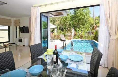 Living room, Dining area, Diving, Swimming pool