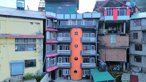Property building, Day, Location
