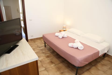 Communal lounge/ TV room, Bed, Photo of the whole room, Evening entertainment, towels