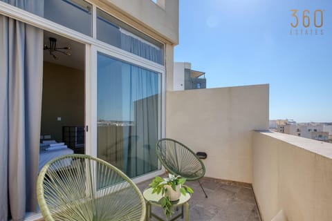 Patio, Day, View (from property/room), Balcony/Terrace