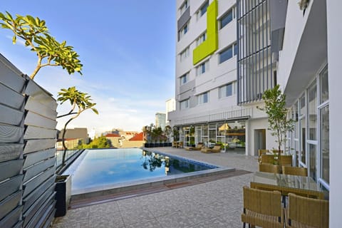 Property building, Day, Pool view, Swimming pool, Swimming pool