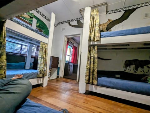 Bedroom, bunk bed