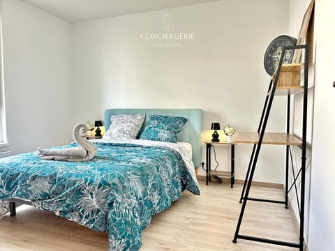 Bed, Bedroom