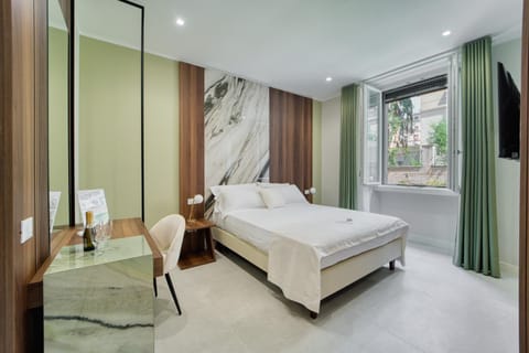 Bed, TV and multimedia, Photo of the whole room, Bedroom, towels, wardrobe