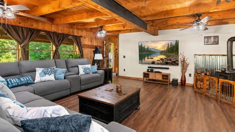 TV and multimedia, Living room, Seating area
