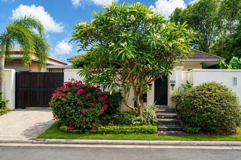 Property building, Facade/entrance, Spring, Day, Garden, Garden view