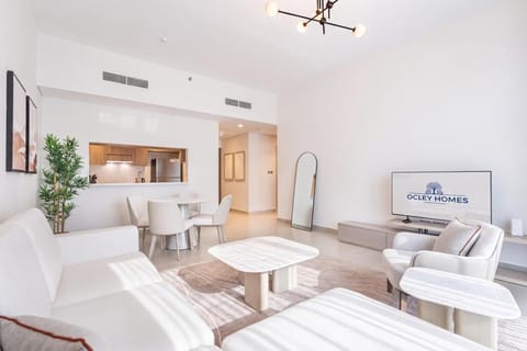 TV and multimedia, Living room, Seating area, Dining area, Evening entertainment
