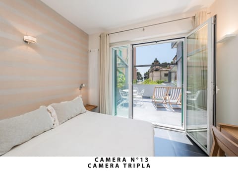 Bed, View (from property/room), Balcony/Terrace, Photo of the whole room, Bedroom