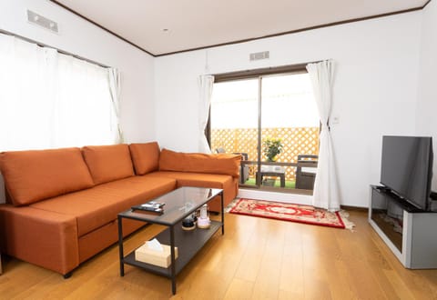 Day, Living room