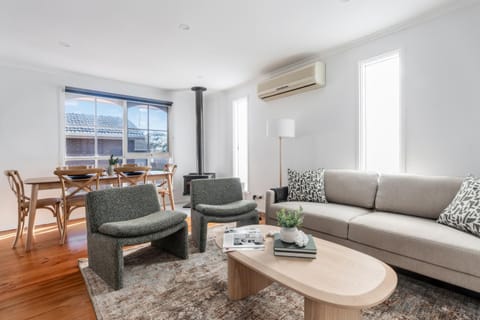 Living room, Seating area, air conditioner