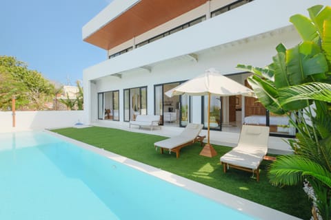 Property building, Seating area, Garden view, Pool view, Swimming pool, sunbed