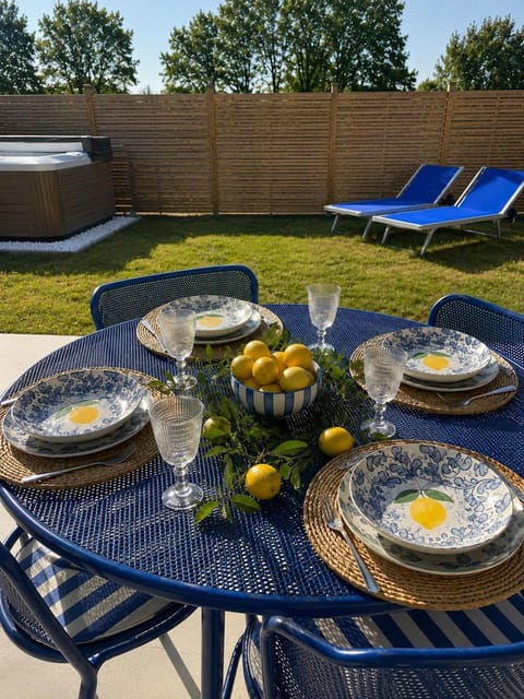 Patio, Dining area