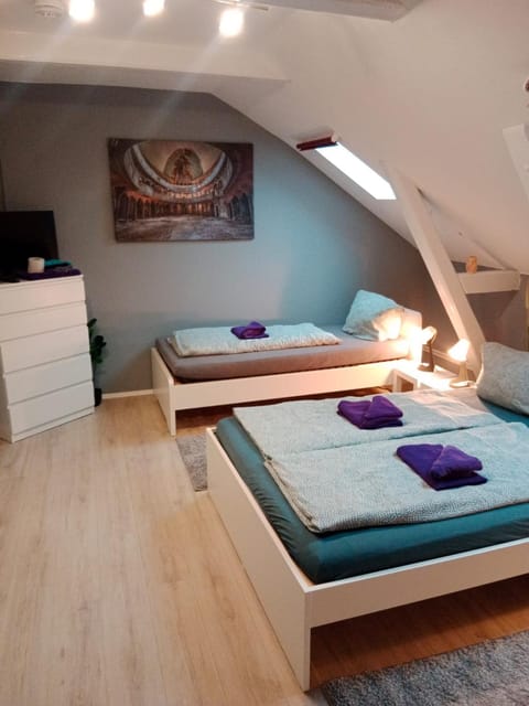 Bed, Photo of the whole room, Bedroom, towels