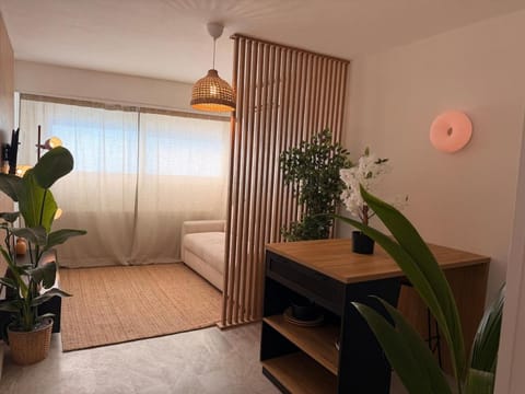 Bed, Living room, Photo of the whole room, Seating area, Bedroom