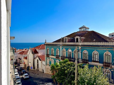 Day, Neighbourhood, City view, Sea view