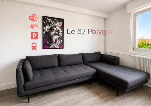 Property building, Natural landscape, Balcony/Terrace, Living room, Seating area, Logo/Certificate/Sign