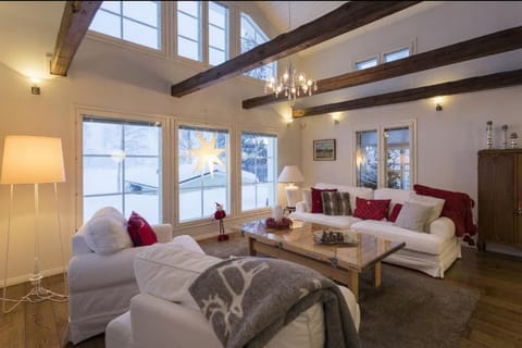 Communal lounge/ TV room, Living room, Seating area