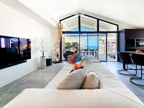 Communal lounge/ TV room, Living room