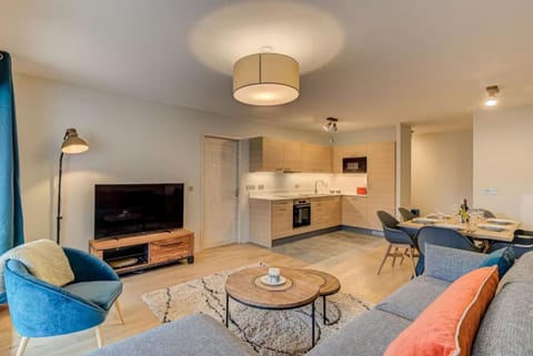 Communal lounge/ TV room, Communal lounge/ TV room, TV and multimedia, Kitchen or kitchenette, Living room, Seating area, Dining area, Evening entertainment, minibar