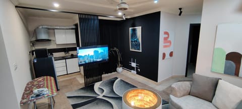 Communal lounge/ TV room, TV and multimedia, Kitchen or kitchenette, Living room, Seating area, Dining area, Evening entertainment