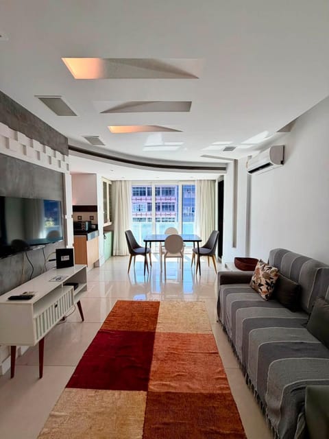 Communal lounge/ TV room, Living room, Seating area, Dining area, air conditioner