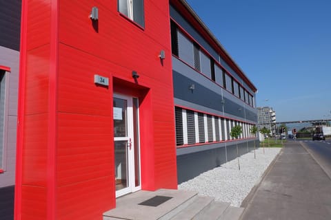Facade/entrance