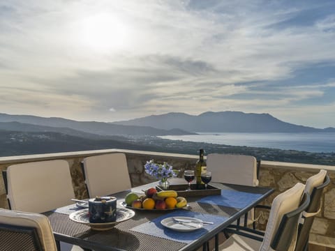 Natural landscape, View (from property/room), Balcony/Terrace, City view, Garden view, Mountain view, Sea view, Dinner