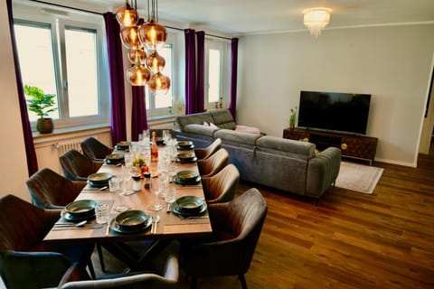 Communal lounge/ TV room, Living room, Seating area, Dining area, Food