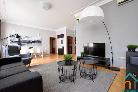 Communal lounge/ TV room, TV and multimedia, air conditioner