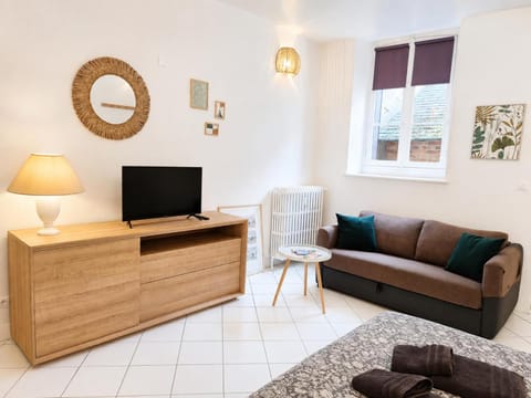 TV and multimedia, Living room, Seating area, internet