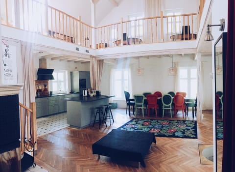 Communal lounge/ TV room, Coffee/tea facilities, Kitchen or kitchenette, Dining area