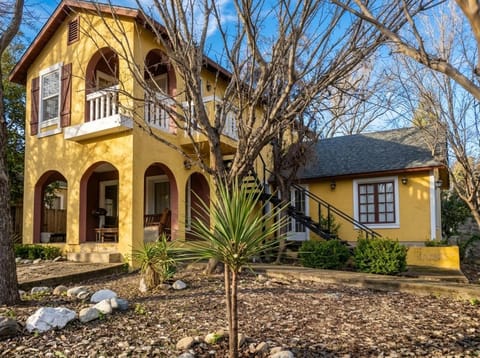 Property building, Spring, Day, Garden, Garden view