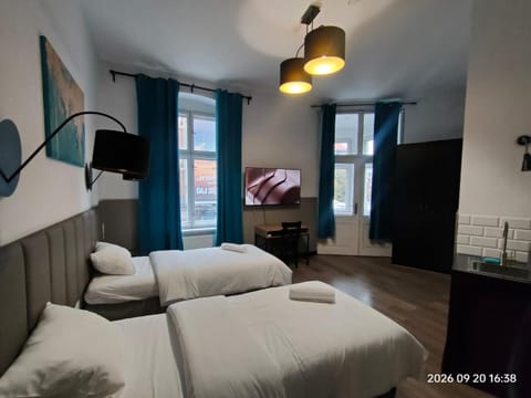 Photo of the whole room, Location