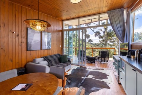 Living room, Dining area, Mountain view