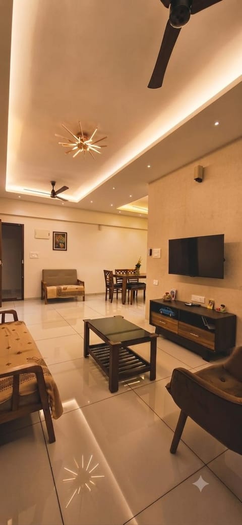 Communal lounge/ TV room, TV and multimedia, Living room, Seating area, Evening entertainment