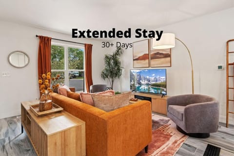 Day, TV and multimedia, Living room, Seating area, furniture