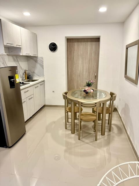 Kitchen or kitchenette, Dining area, pet friendly, stove
