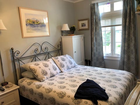 Lake George Boathouse Waterfront Lodging Inn in Bolton Landing