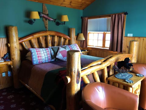 Lake George Boathouse Waterfront Lodging Inn in Bolton Landing