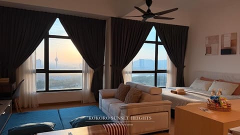 TV and multimedia, Living room, Photo of the whole room, City view, Sea view, air conditioner