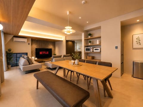 Living room, Dining area, pet friendly