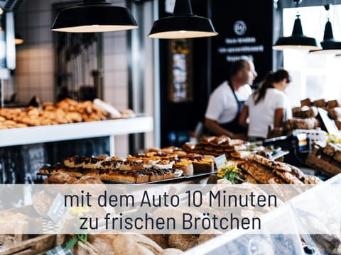 Restaurant/places to eat, Food and drinks, Food