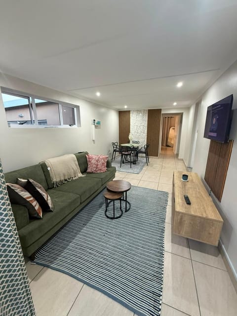 Communal lounge/ TV room, TV and multimedia, Living room, Seating area