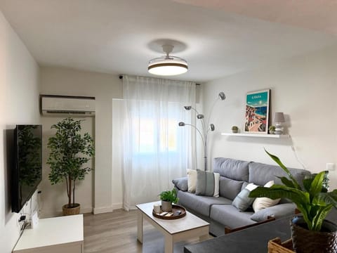 TV and multimedia, Living room, Seating area, Evening entertainment