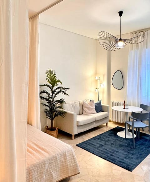 Living room, Photo of the whole room, Seating area, Dining area