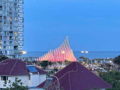 City view, Sea view