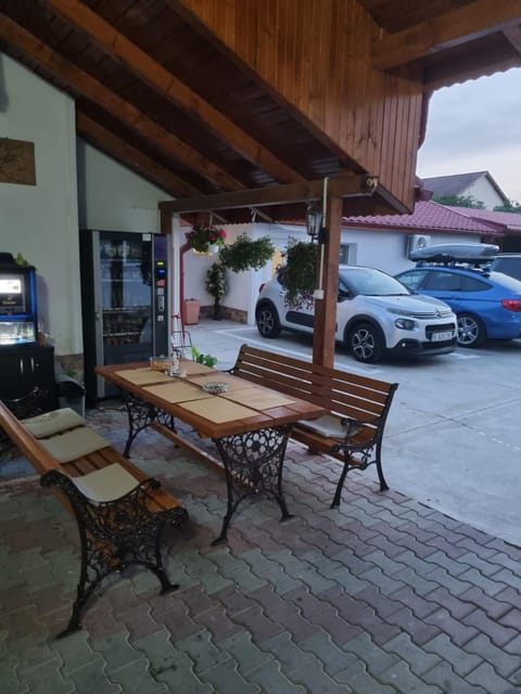 Coffee/tea facilities, Drinks, Alcoholic drinks, Alcoholic drinks