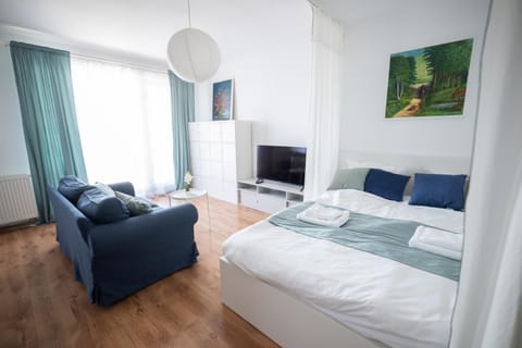 Bed, Photo of the whole room, Seating area